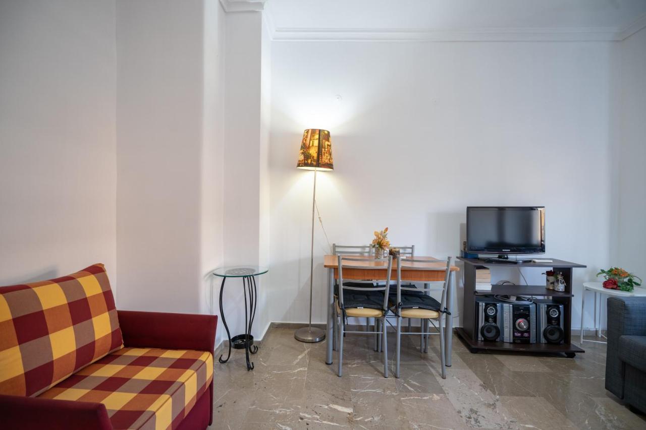 Dimotiko Theatro Metro St. 1 Bedroom 4 Pers. Flat Piraeus Exterior photo
