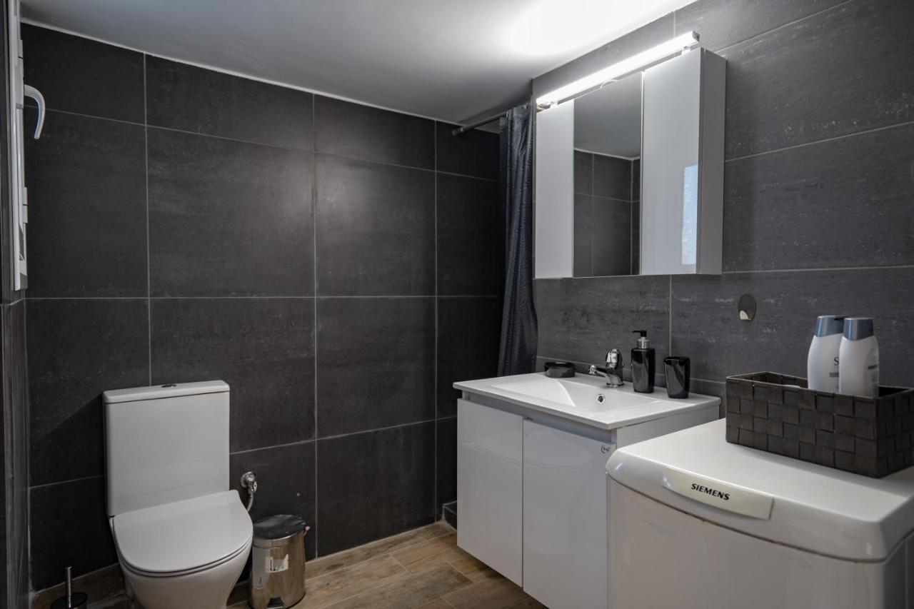 Dimotiko Theatro Metro St. 1 Bedroom 4 Pers. Flat Piraeus Exterior photo